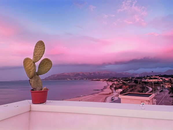 Property grounds - Apartment 'Perla - Aurora' with Sea View, Wi-Fi and Air Conditioning (Balestrate)