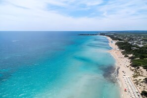 Una spiaggia nelle vicinanze