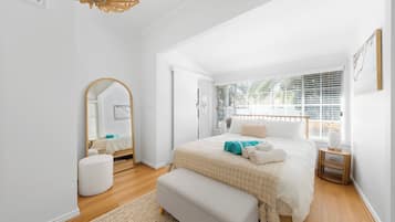 4 chambres, bureau, fer et planche Ă repasser, lit parapluie