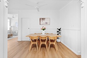 Dining - Beach cottage - Serayah by the sea (The Entrance North)