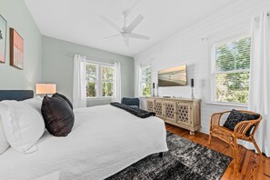 3 bedrooms, desk, free WiFi, bed sheets