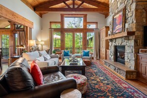Smart TV, fireplace, stereo