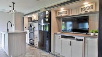 Microwave, oven, stovetop, coffee/tea maker