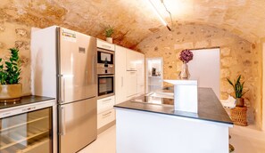Fridge, microwave, oven, stovetop - Finca 'Moli De Can Cristan' with Sea View, Wi-Fi, and Air Conditioning (Muro)