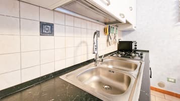 Kühlschrank, Kochgeschirr/Geschirr/Besteck