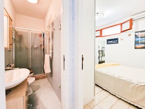 1 soverom, wi-fi (inkludert) og sengetøy