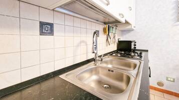 Kühlschrank, Kochgeschirr/Geschirr/Besteck