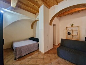 1 室のベッドルーム、WiFi (無料)、ベッドシーツ