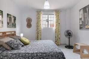 1 chambre, fer et planche à repasser, Wi-Fi gratuit, draps fournis