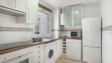 Refrigerador, microondas, horno y parrilla de estufa