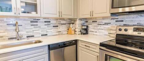 ميكروويف، فرن، موقد طهي مسطح، غسالة أطباق