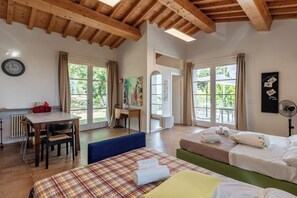 1 chambre, fer et planche à repasser, Wi-Fi gratuit, draps fournis