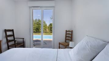 3 bedrooms, iron/ironing board, free WiFi, bed sheets