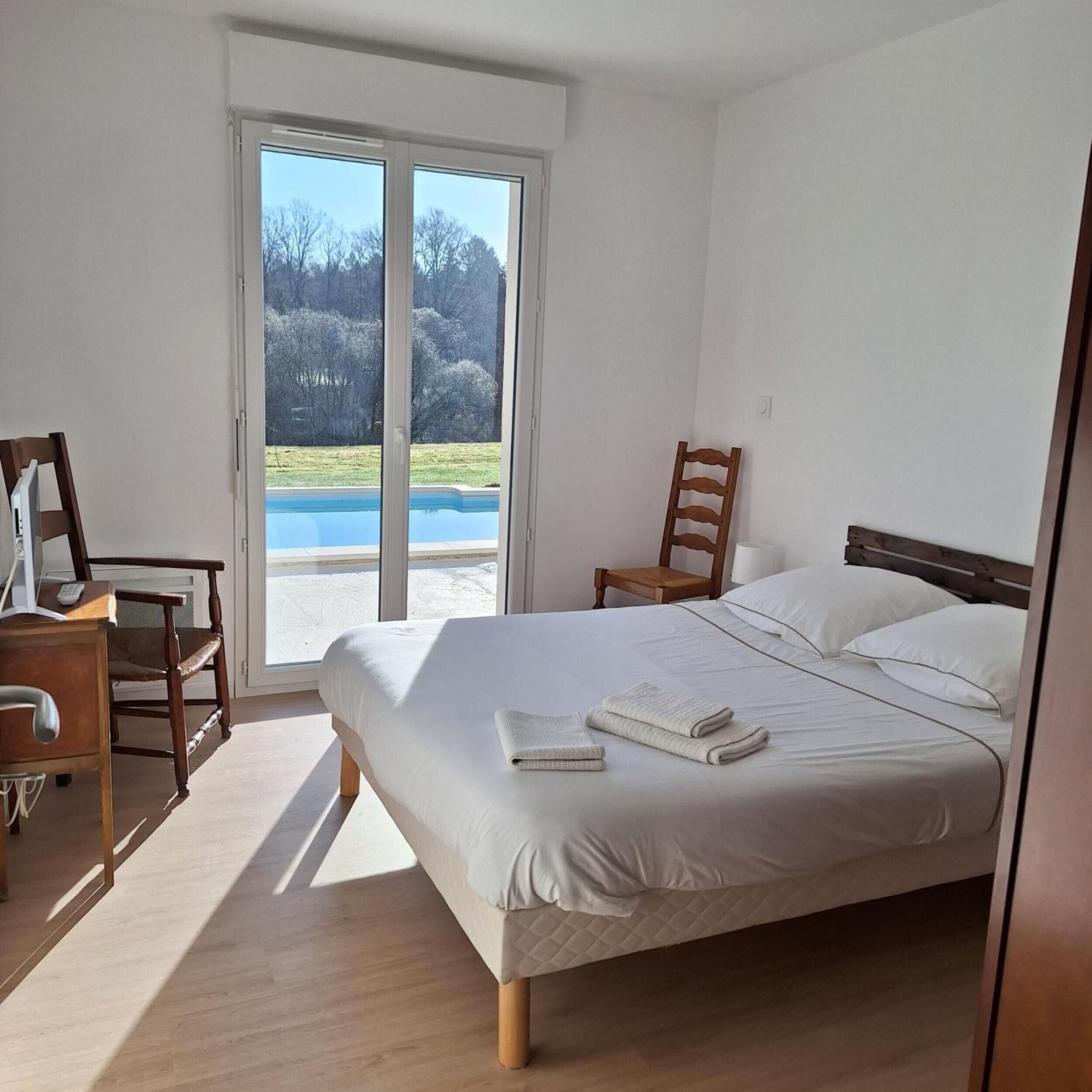 3 bedrooms, iron/ironing board, free WiFi, bed sheets