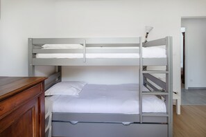 3 habitaciones, tabla de planchar con plancha y wifi gratis 