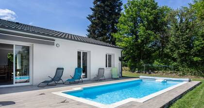 Les Granges de Soulagnieux â Maison de vacances familiale avec piscine et vue sur le lac