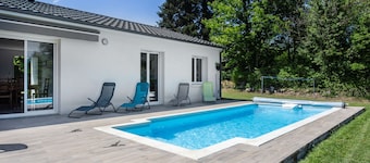Les Granges de Soulagnieux – Family Holiday Home with Pool and Lake View