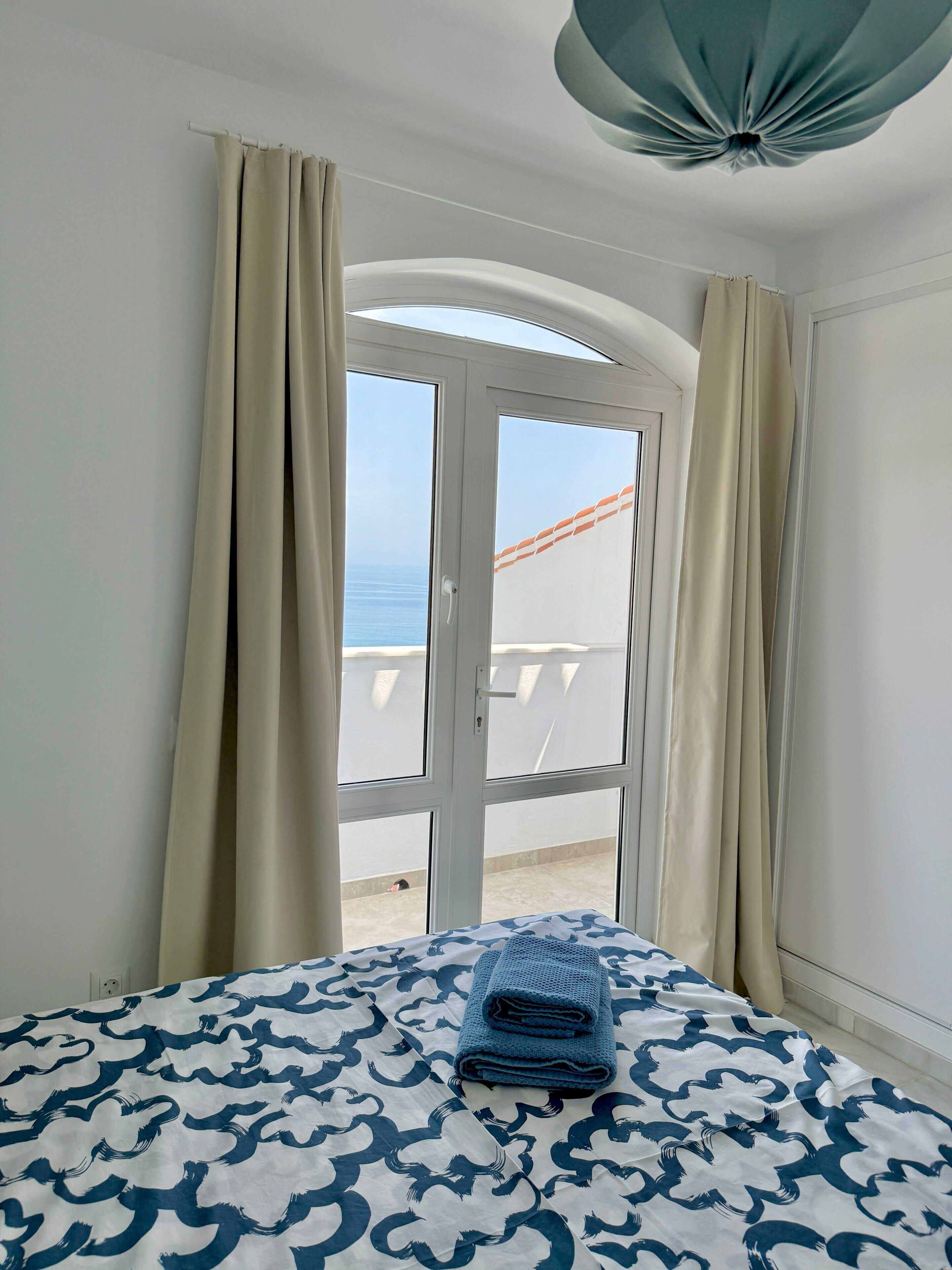 4 slaapkamers, een strijkplank/strijkijzer, gratis wifi, beddengoed