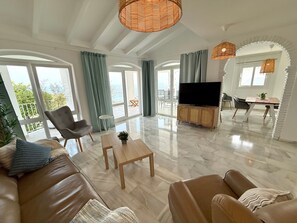 TV - Villa 'Clementina' with Sea View, Wi-Fi and Air Conditioning (Nerja)