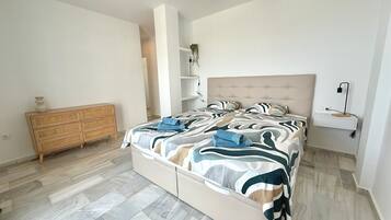 4 slaapkamers, een strijkplank/strijkijzer, gratis wifi, beddengoed