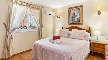 2 bedrooms, iron/ironing board, free WiFi, bed sheets