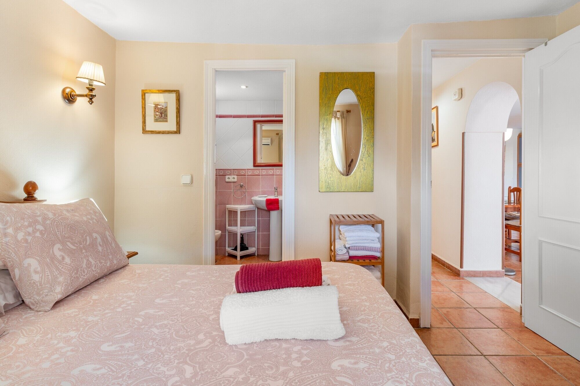 2 habitaciones, tabla de planchar con plancha y wifi gratis 