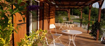 Bed and Breakfast 'Chambre Ancolie' with Private Terrace, Shared Garden and Wi-Fi