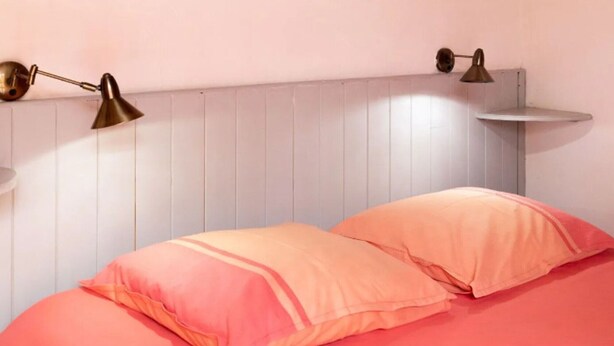 A bed with two pillows, a bedside lamp, and a white headboard. - "Cytise" Room with Private Terrace, Shared Garden, Wi-Fi, E-Bike Friendly (L'Épine)