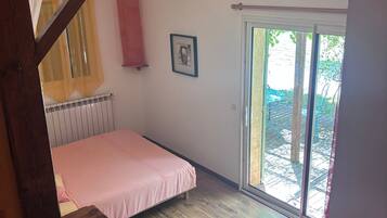 1 bedroom, free WiFi, bed sheets