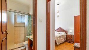 3 bedrooms, iron/ironing board, free WiFi, bed sheets - Holiday Home 'Encanto' with Private Terrace and Wi-Fi (Santo André)
