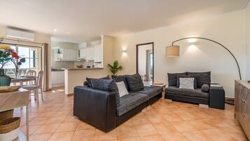 Televisión, mesa de ping pong