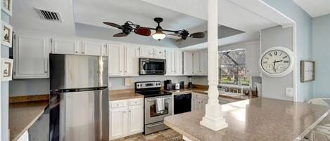 電子レンジ、オーブン、コンロ、食器洗い機