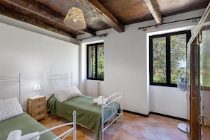 2 dormitorios, tabla de planchar con plancha, wifi gratis y ropa de cama