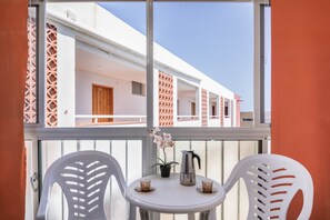 Dining - Vacation Studio 'Vista Piscina' with Shared Pool, Shared Garden and Wi-Fi (Maspalomas)