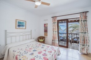 2 bedrooms, iron/ironing board, free WiFi, bed sheets - Holiday Home 'Atardecer En Caideros' with Sea View, Shared Pool and Wi-Fi (Los Caideros)
