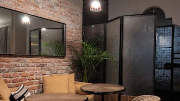 Free daily cooked-to-order breakfast