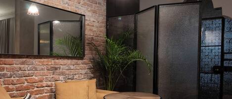 Free daily cooked-to-order breakfast