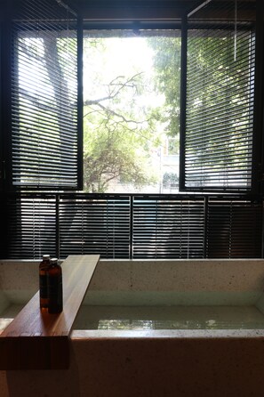 Deluxe Double Room, Balcony | Bathroom - Aposento Boutique Hotel  (Ciudad de México)