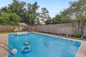 Outdoor pool - Paradise Near Beach w/Private Pool sleeps 12 (Long Beach)