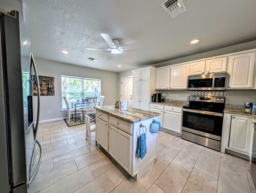 Paradise Near Beach w/Private Pool sleeps 12