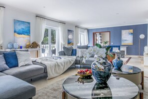 Smart TV, fireplace, video games, DVD player