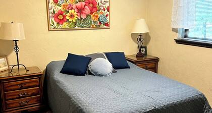 Charming 3-bedroom house with fully fenced yard in wonderful Saint Charles