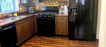 Charming 3-bedroom house with fully fenced yard in wonderful Saint Charles