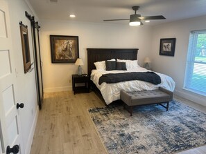 3 soverom, skrivebord, strykejern/-brett og wi-fi (inkludert)