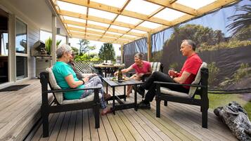 Ferienhaus, Balkon, Gartenblick | Terrasse/Patio