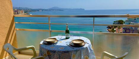 تناول الطعام بالخارج