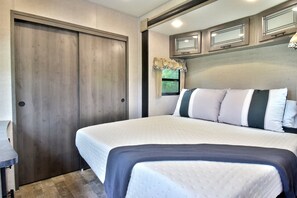 1 chambre, fer et planche à repasser, Wi-Fi, literie fournie