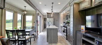 The Ridgeview Retreat