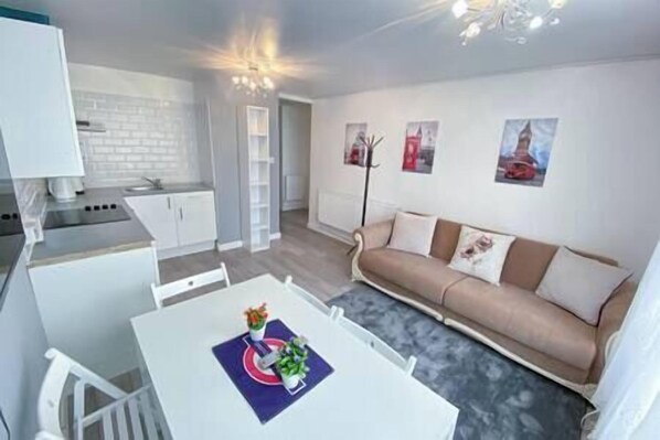 TV - 2-Bedroom flat / Vibrant Dalston (London)