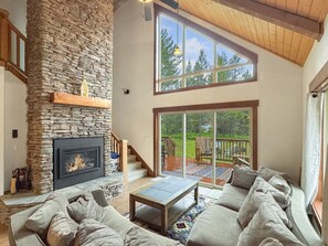 Smart TV, fireplace